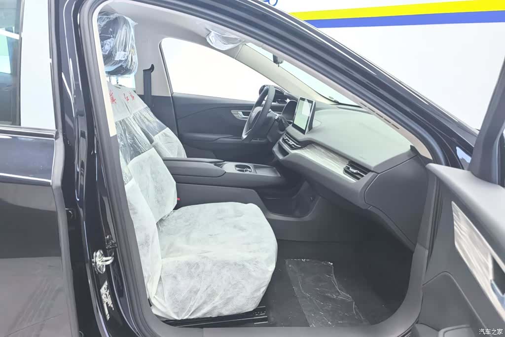 Hongqi QM5, 2025 8