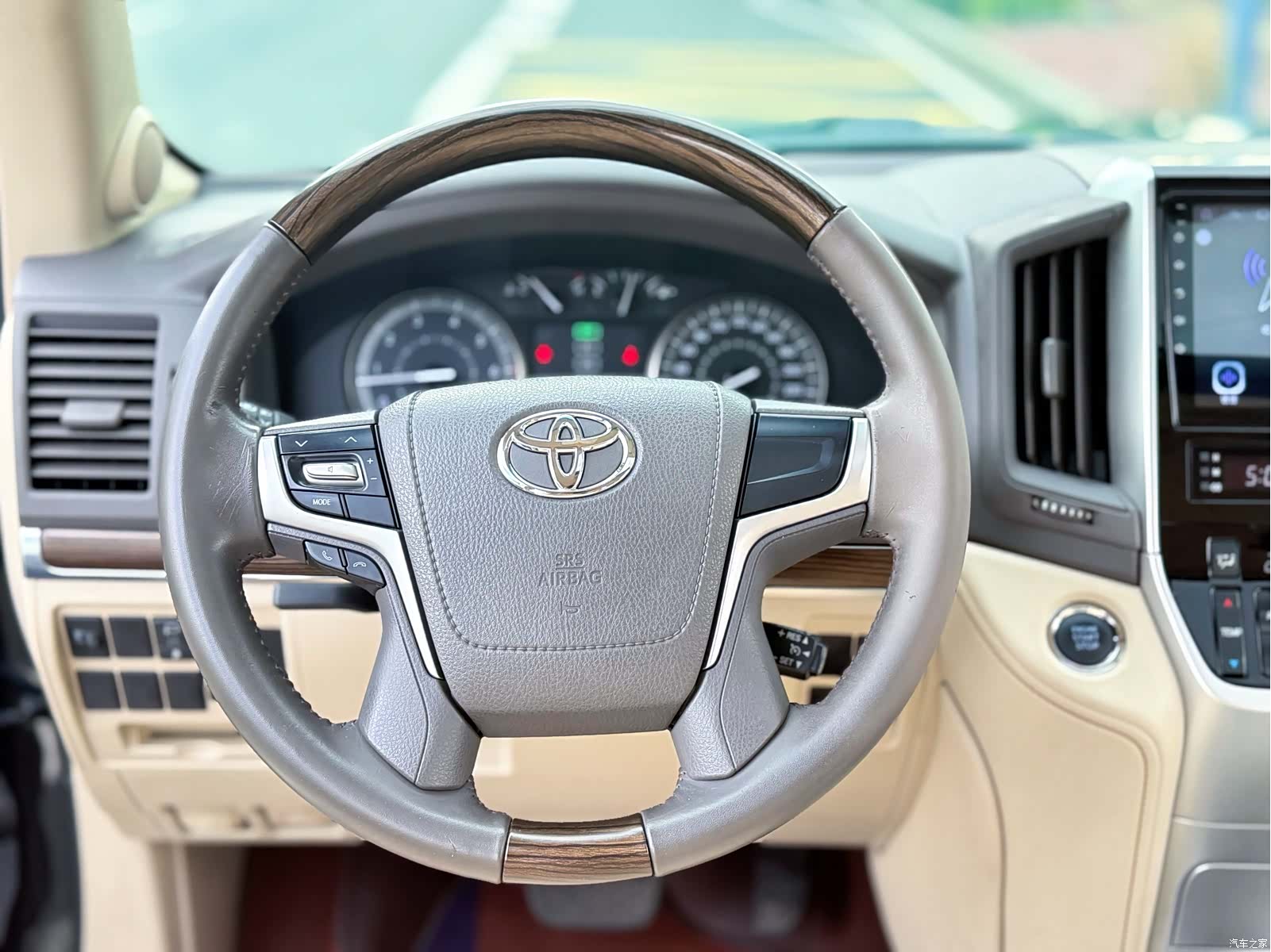 Toyota Land Cruiser, 2019 11
