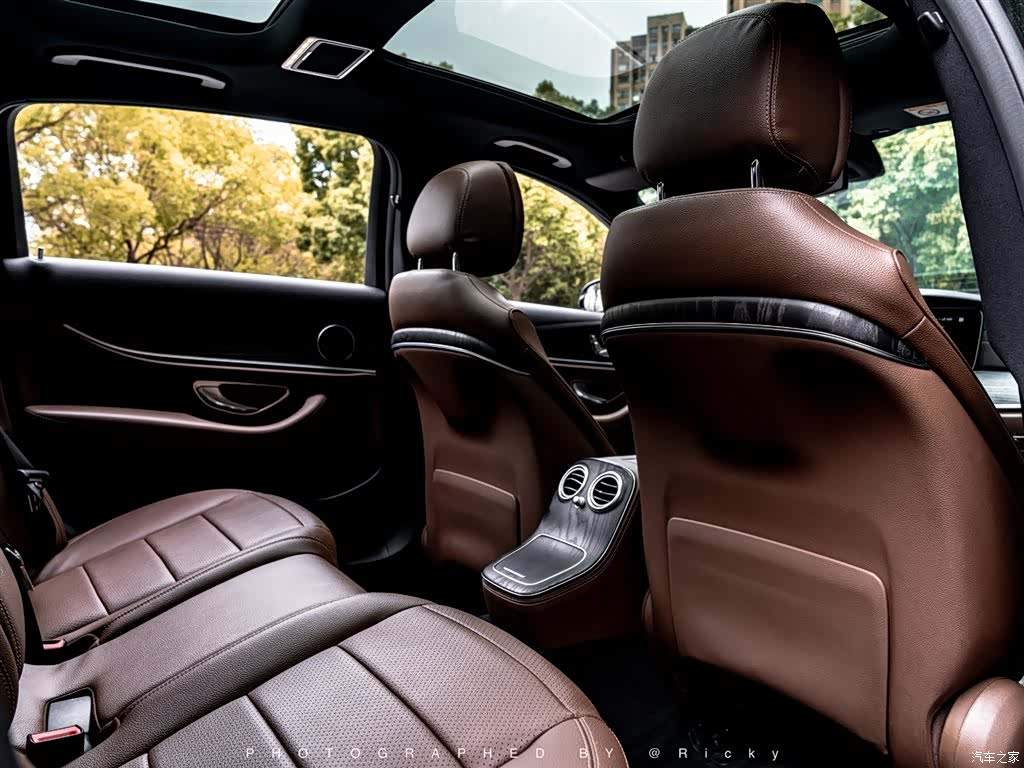 Mercedes-Benz E-Class, 2022 10