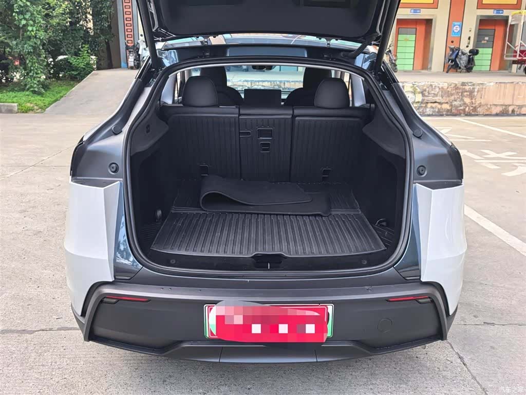 Tesla Model Y, 2025 14