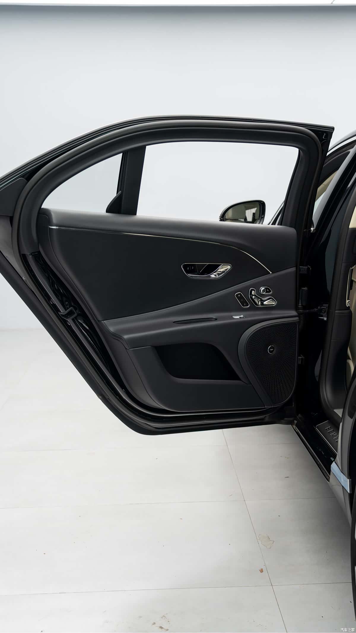 Bentley Flying Spur, 2024 20