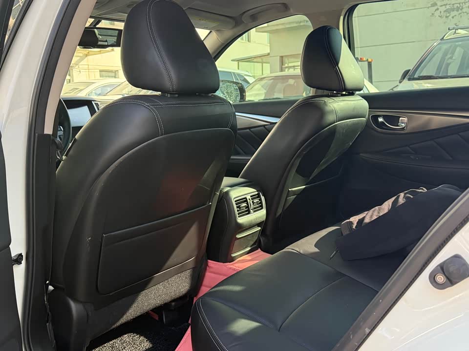 Infiniti Q50L