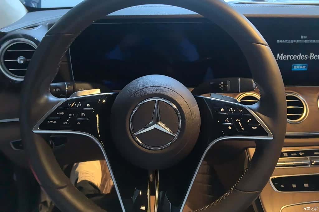 Mercedes-Benz E-Class, 2023 14