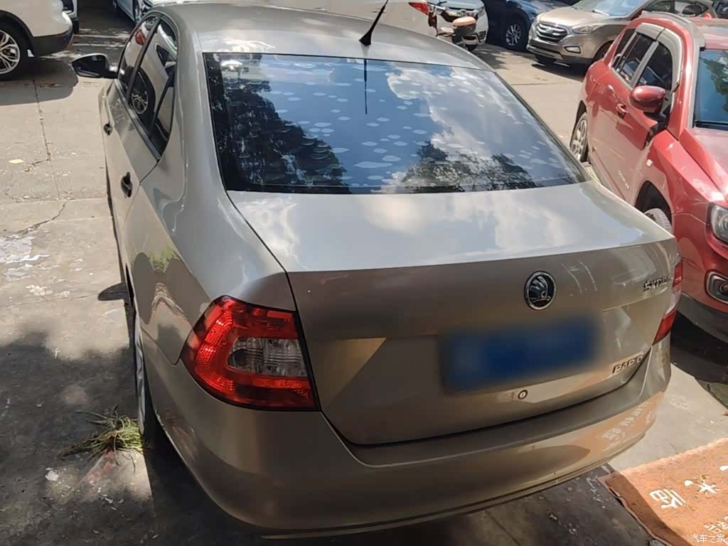 Skoda Rapid, 2015 6