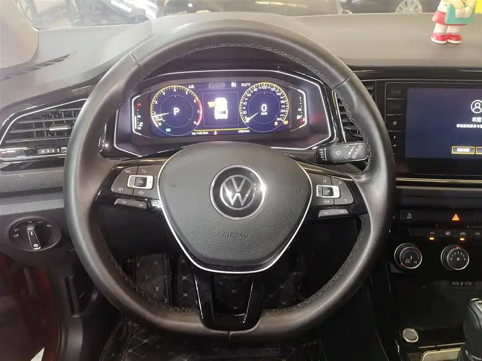 Volkswagen T-ROC exploring Songs Volkswagen T-ROC exploring Songs