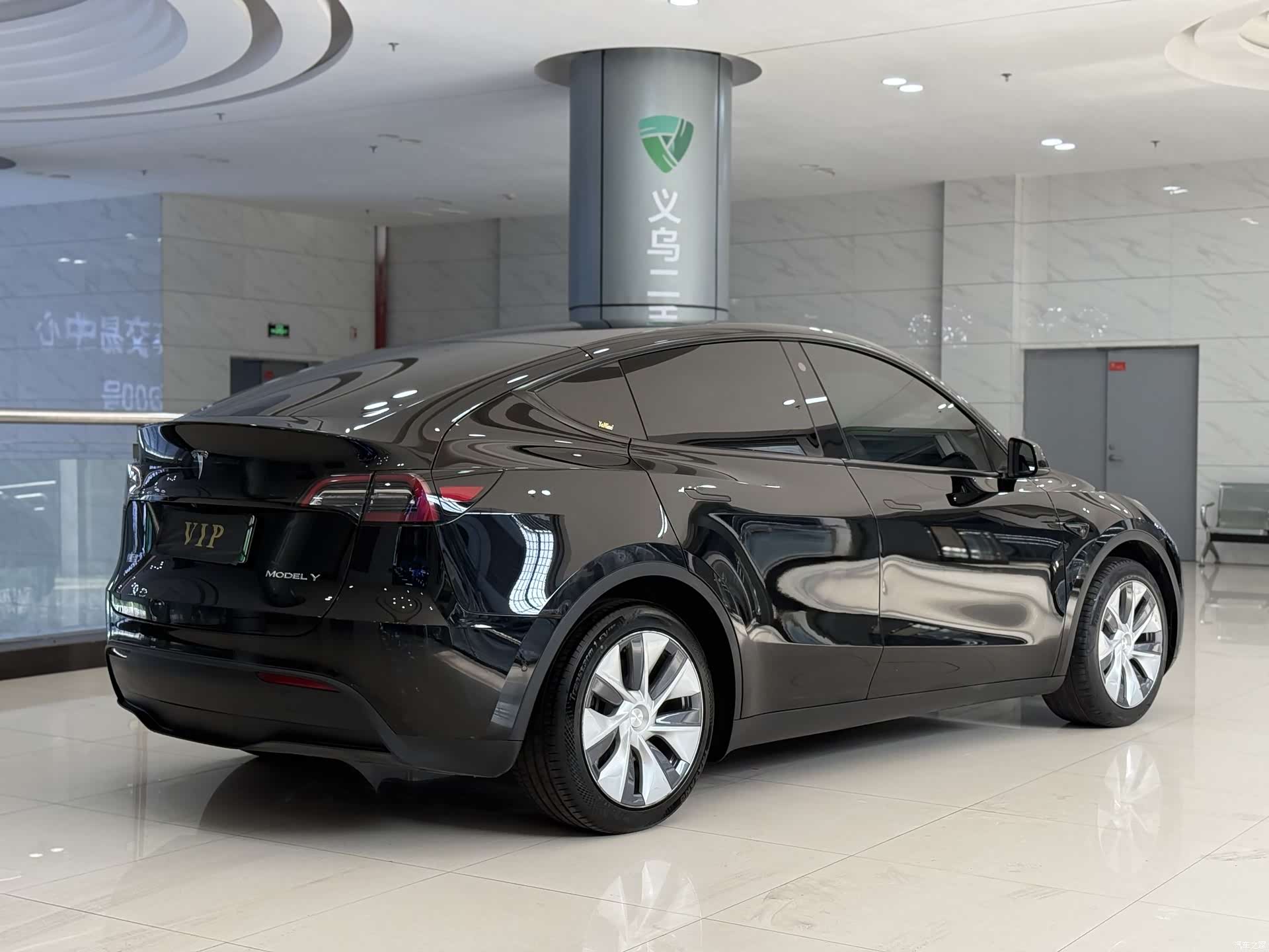 Tesla Model Y, 2023 9