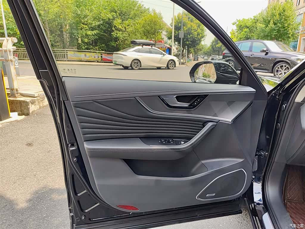Hongqi HS5, 2024 6