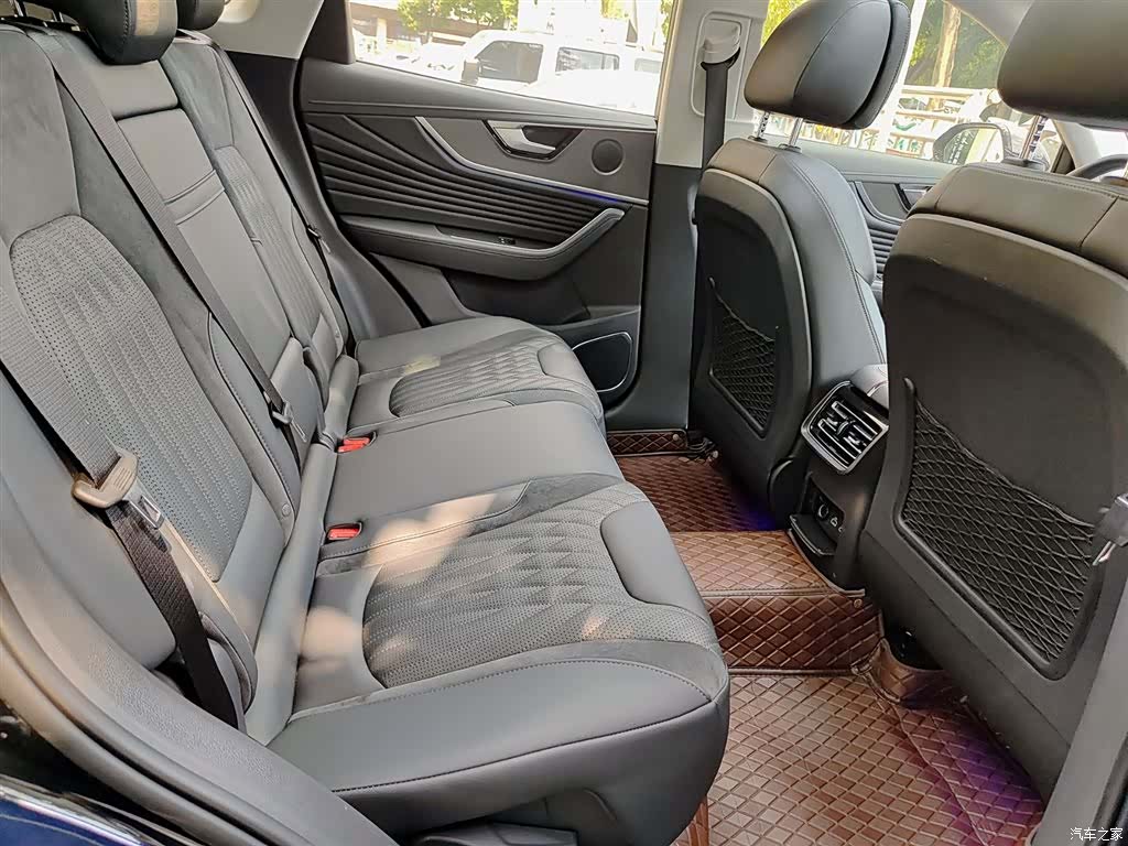 Hongqi HS5, 2024 11