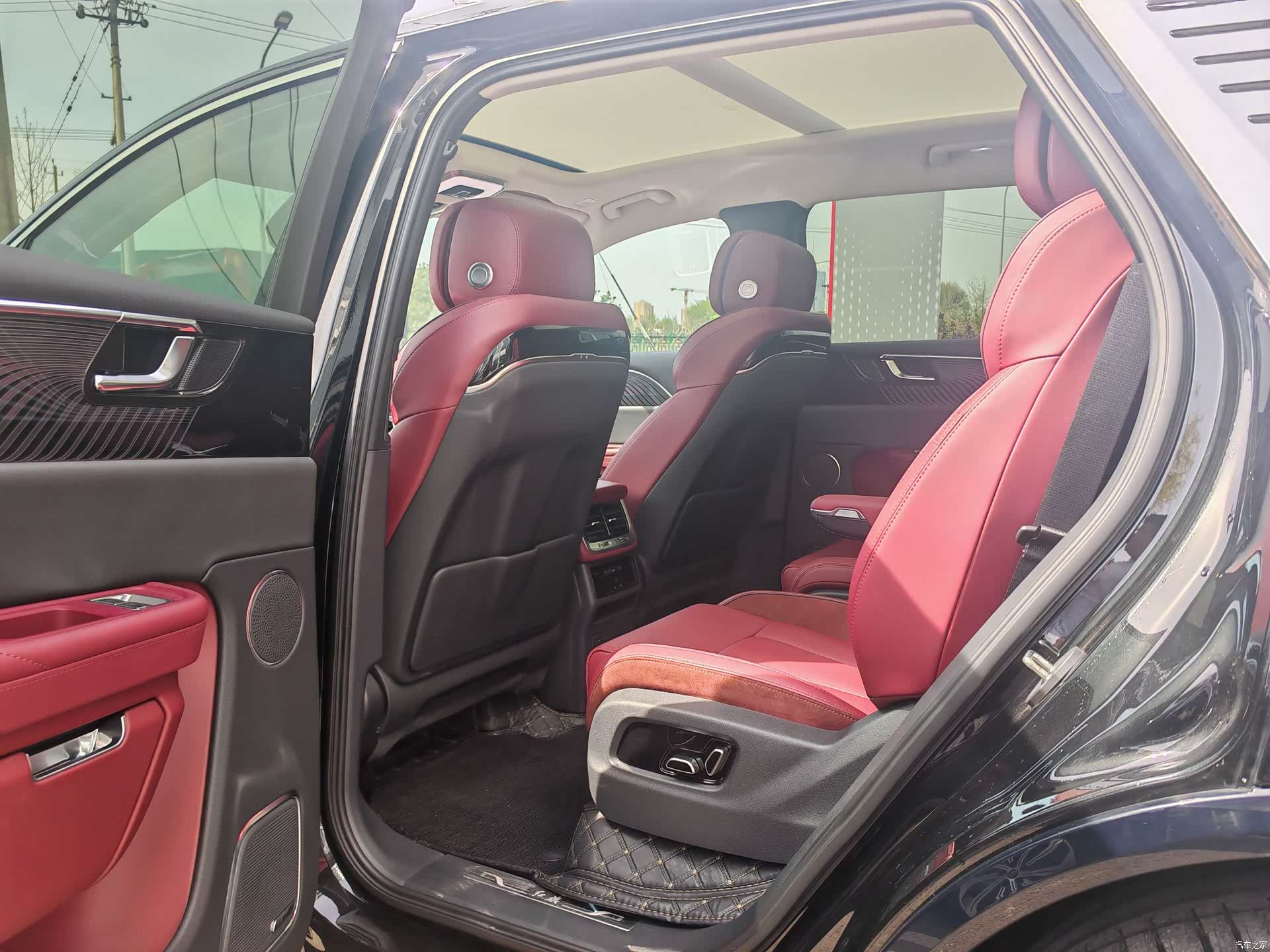 Hongqi E-HS9, 2023 7