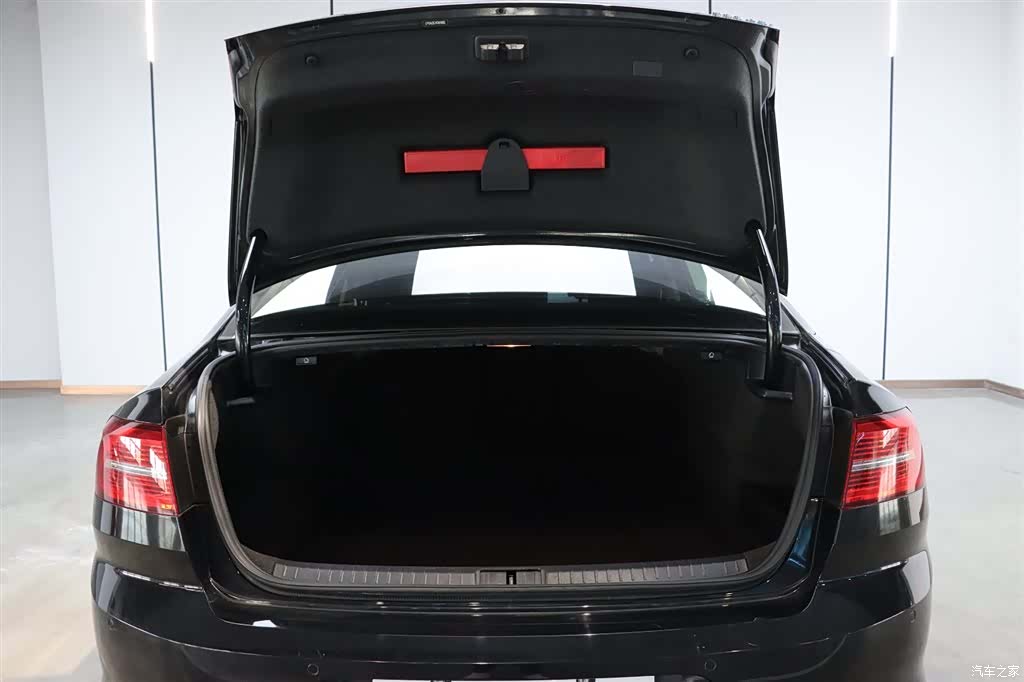 Volkswagen Magotan, 2019 8