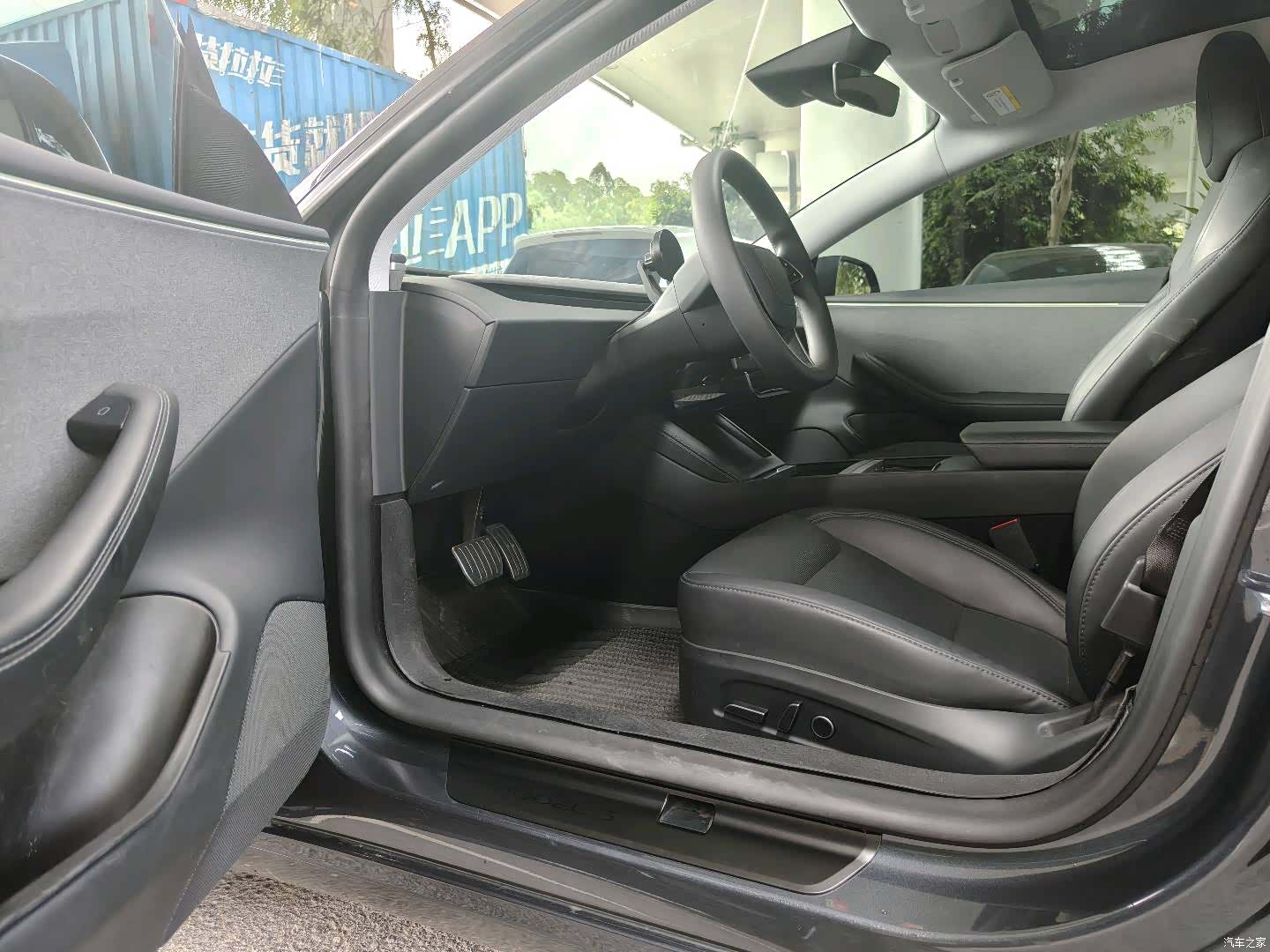 Tesla Model 3, 2025 13