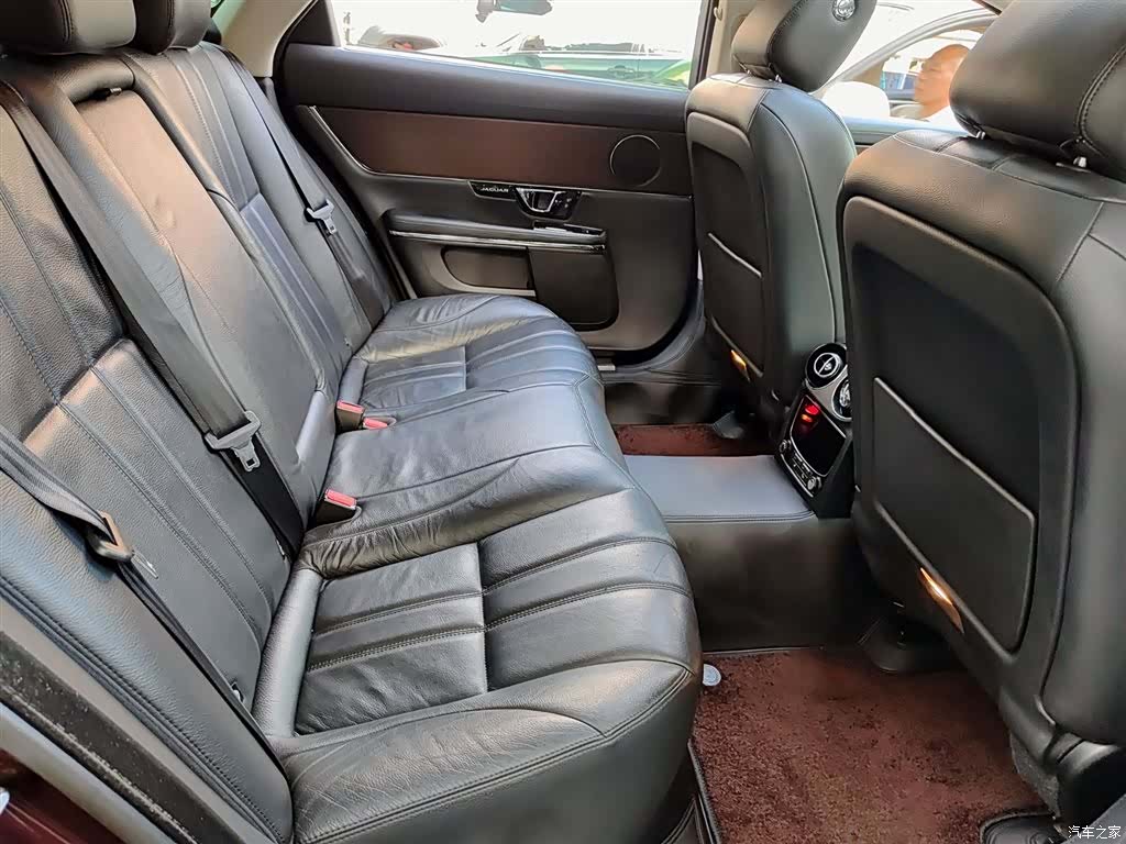 Jaguar XJ, 2016 11
