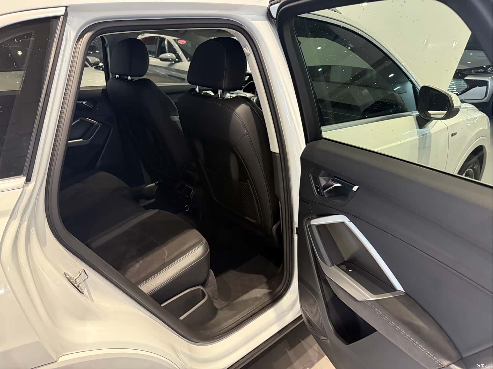 Audi Q3, 2022 10