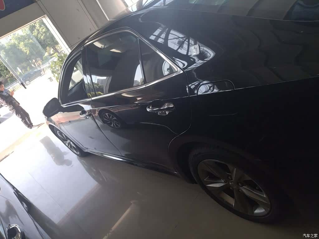 Toyota Crown, 2016 4