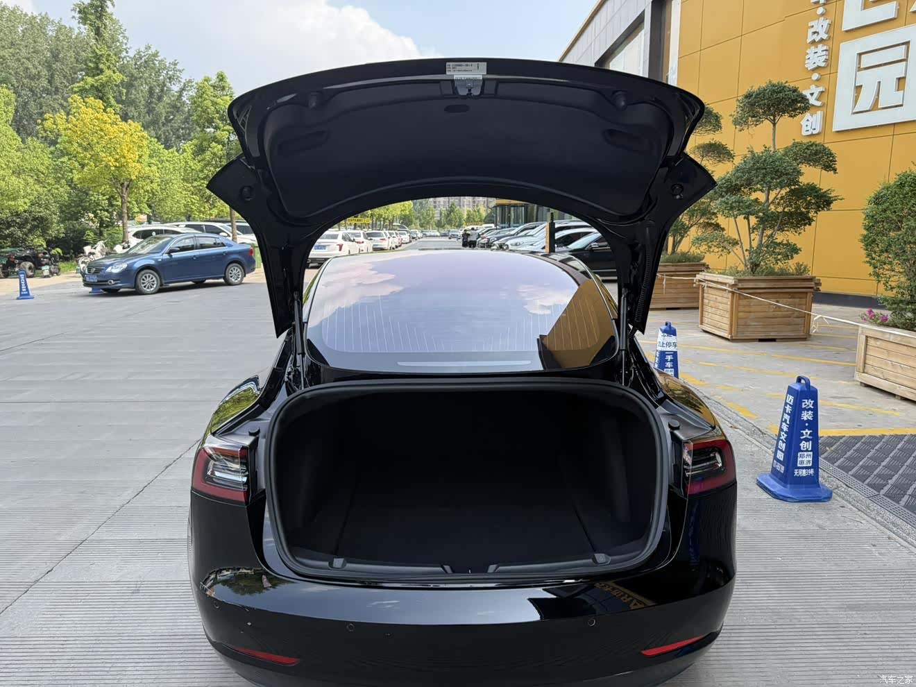 Tesla Model 3, 2019 28