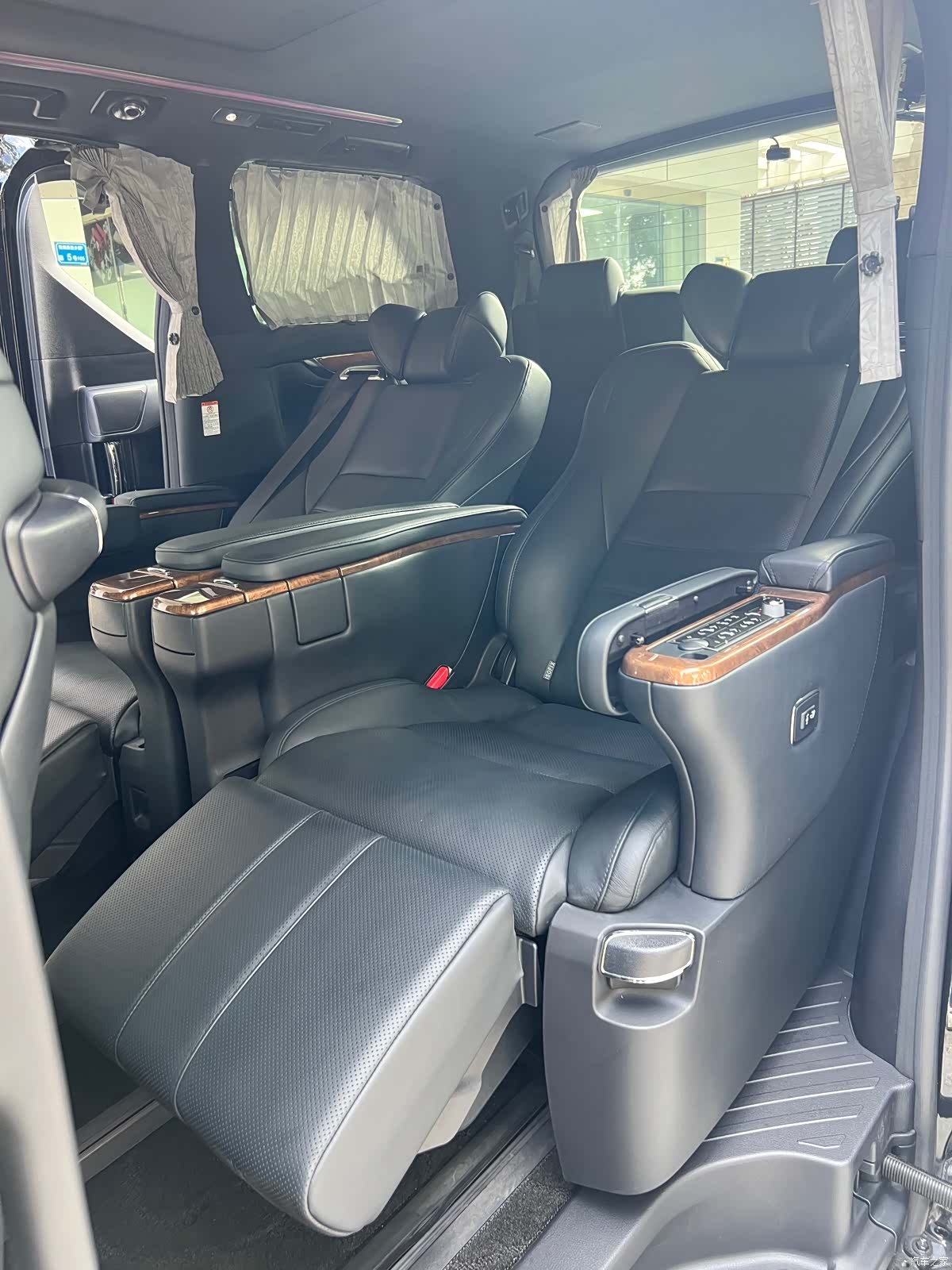Toyota Alphard, 2015 13