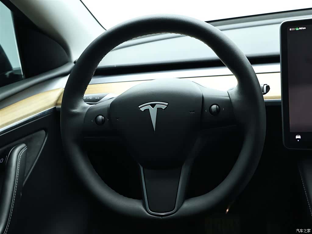 Tesla Model Y, 2022 18
