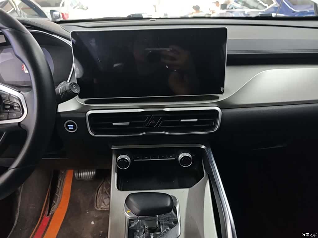Geely Coolray, 2023 13
