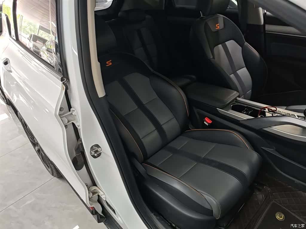 Geely Coolray, 2023 25