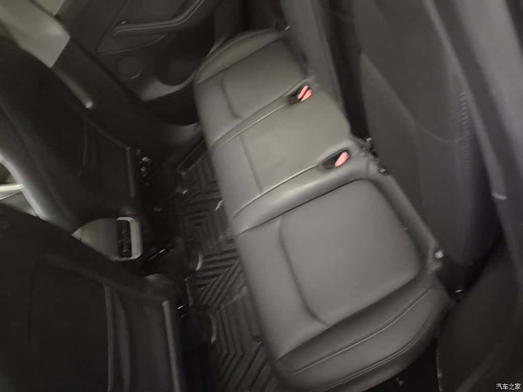 Tesla Model Y, 2021 17