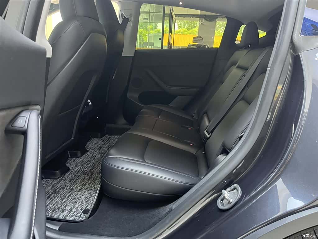 Tesla Model Y, 2024 16