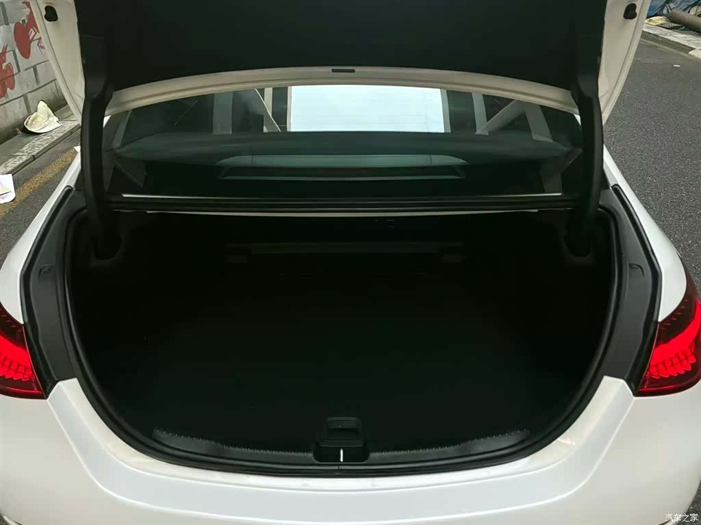 Mercedes-Benz C-Class, 2023 7