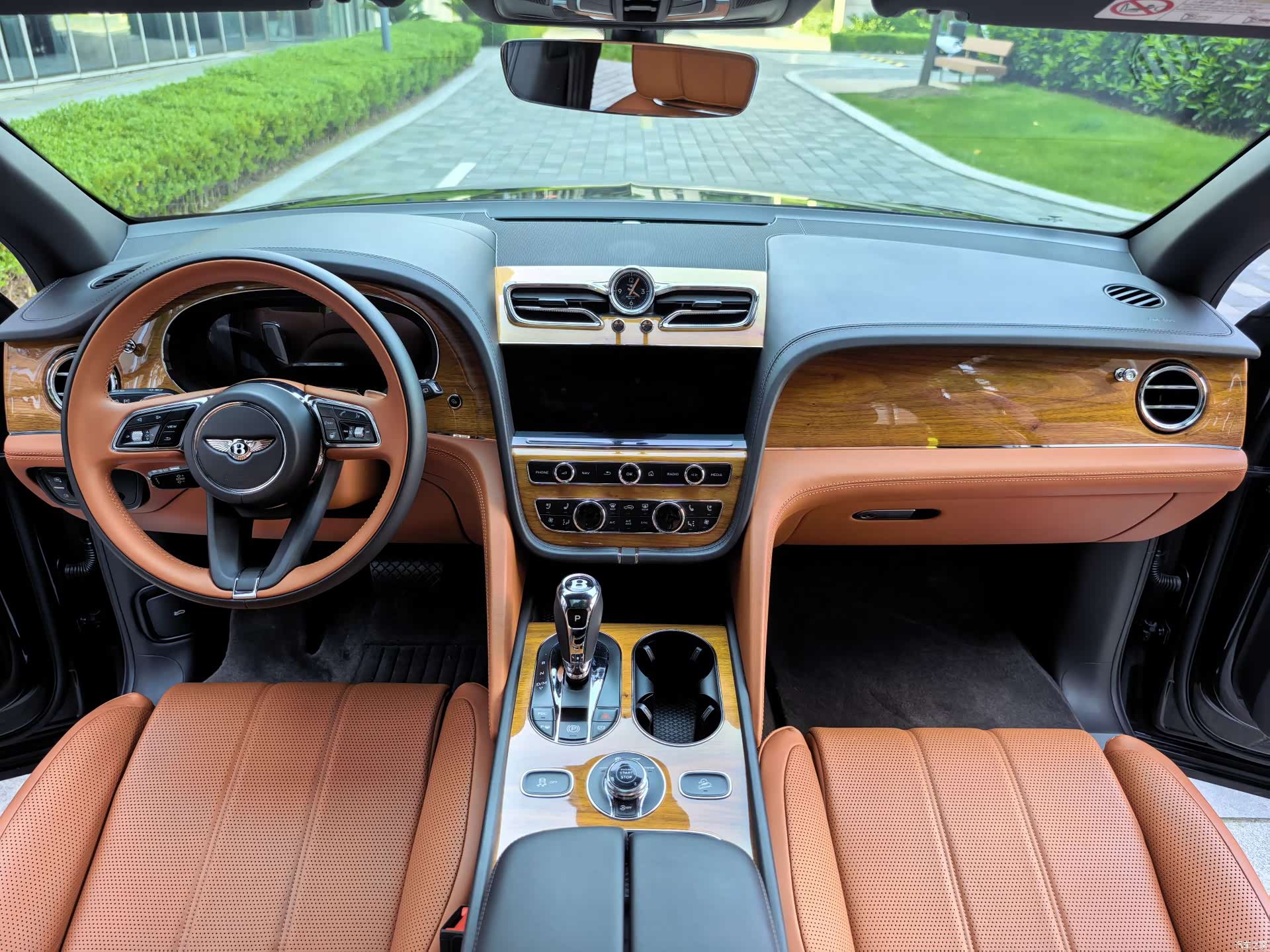 Bentley Bentayga, 2021 42