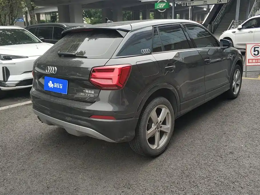 Audi Q2L