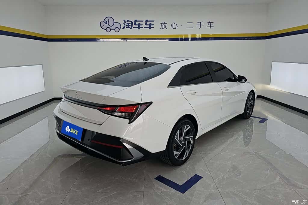 Hyundai Elantra, 2025 3