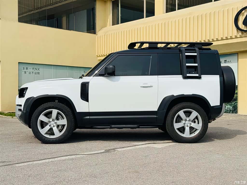 Land Rover Defender, 2023 2