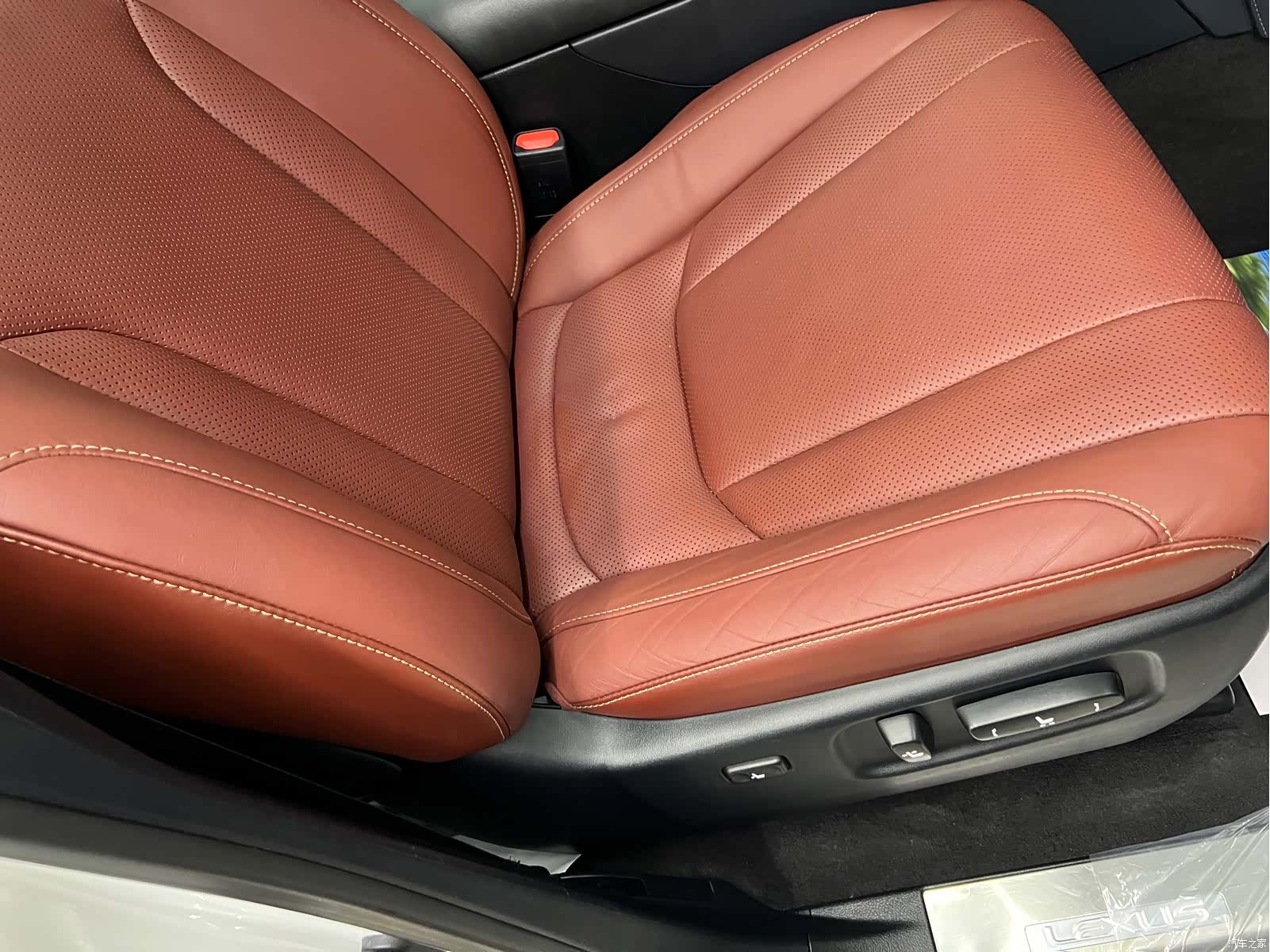 Lexus LX, 2019 27