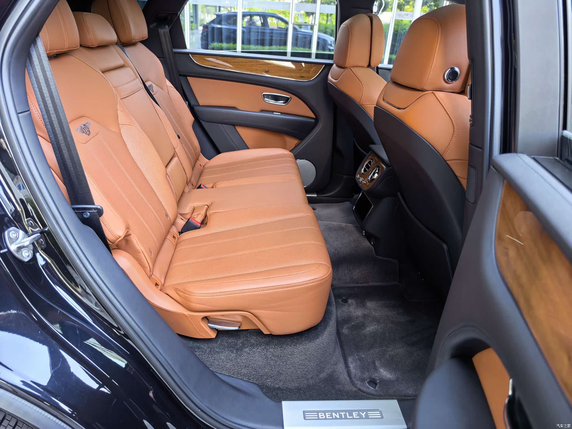 Bentley Bentayga, 2021 38