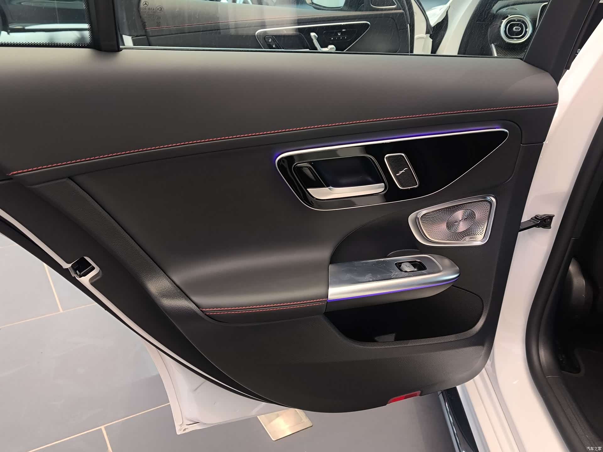 Mercedes-Benz C-Class, 2025 10