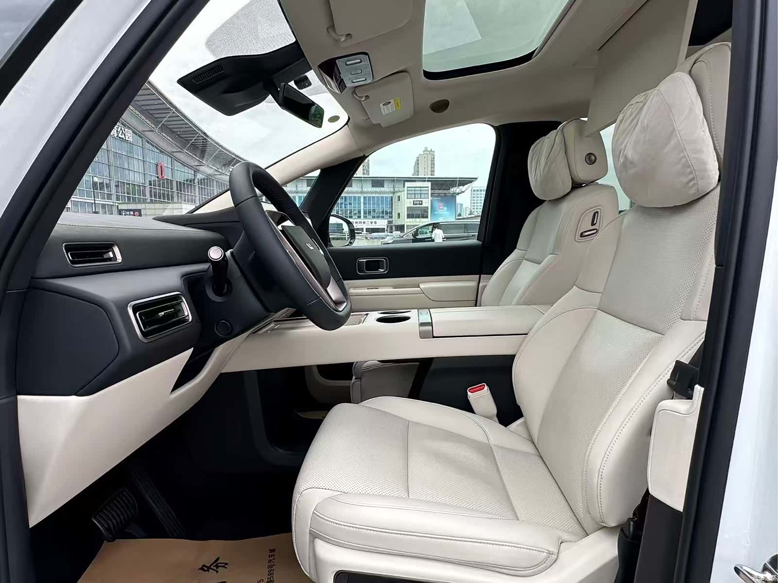 Li Auto MEGA, 2025 11