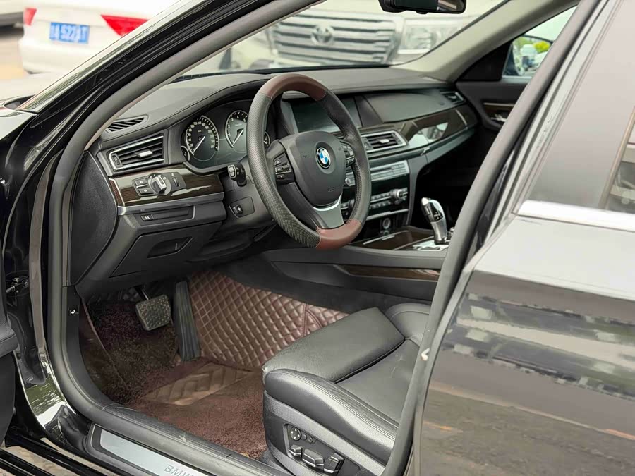 BMW 7-Series 2010, фото 3