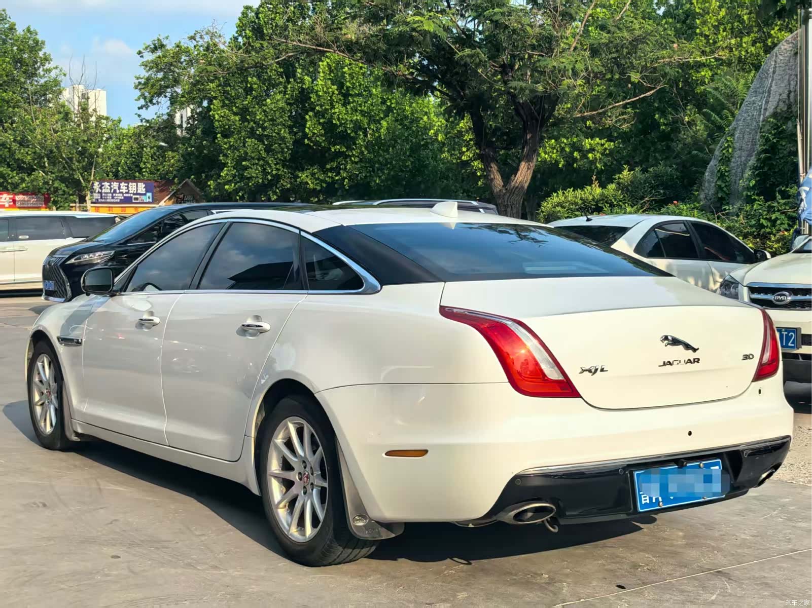 Jaguar XJ, 2017 4