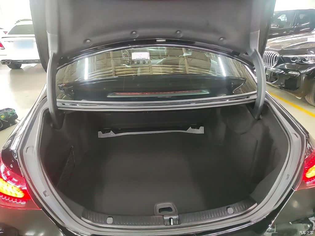 Mercedes-Benz E-Class, 2023 19