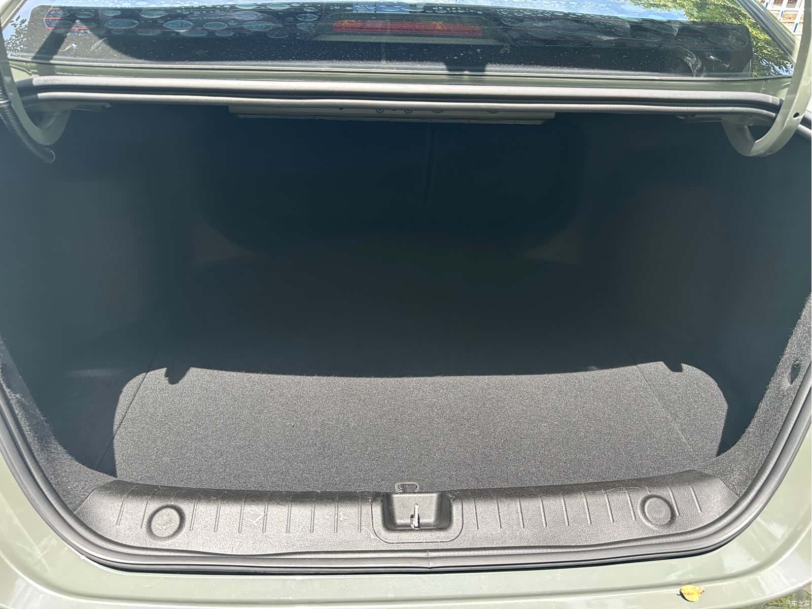 Geely Binray, 2022 18