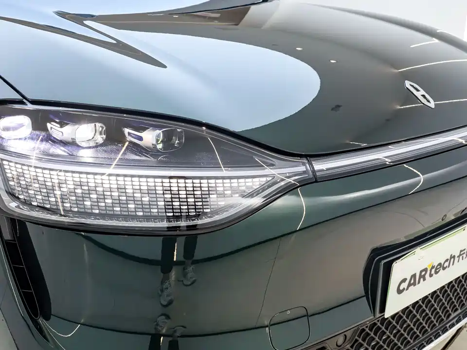 AITO Ask the world M9