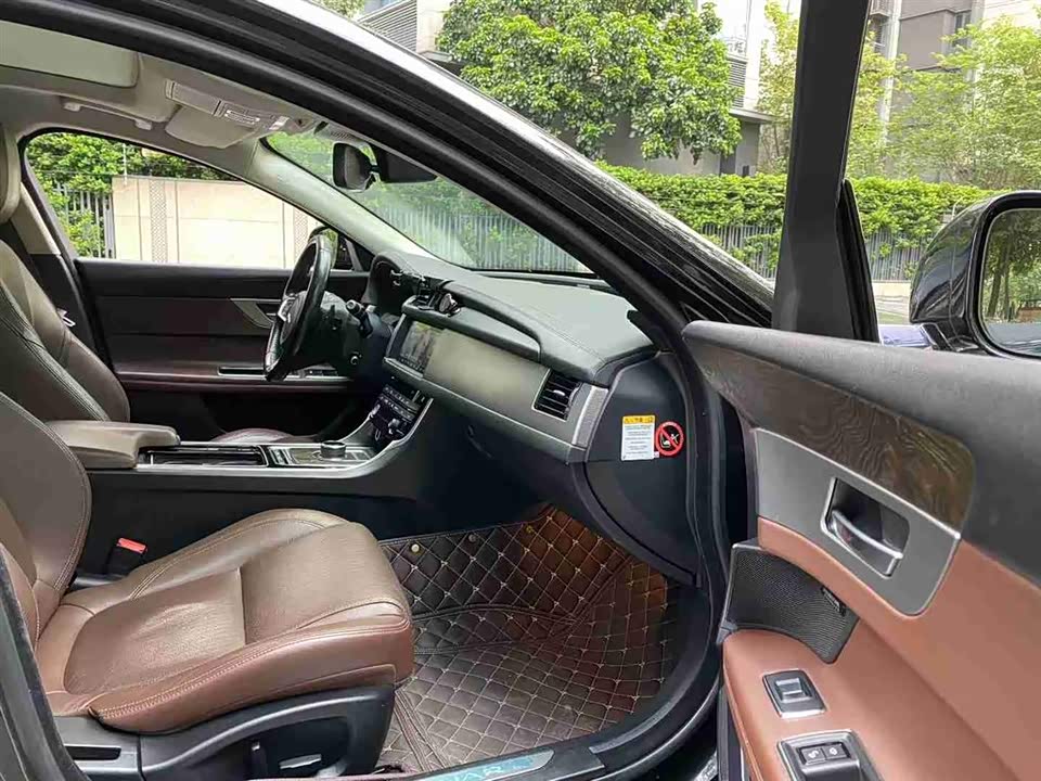 Jaguar XFL
