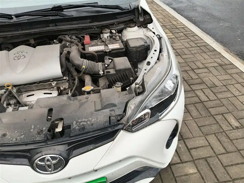 Toyota YARiS L to enjoy