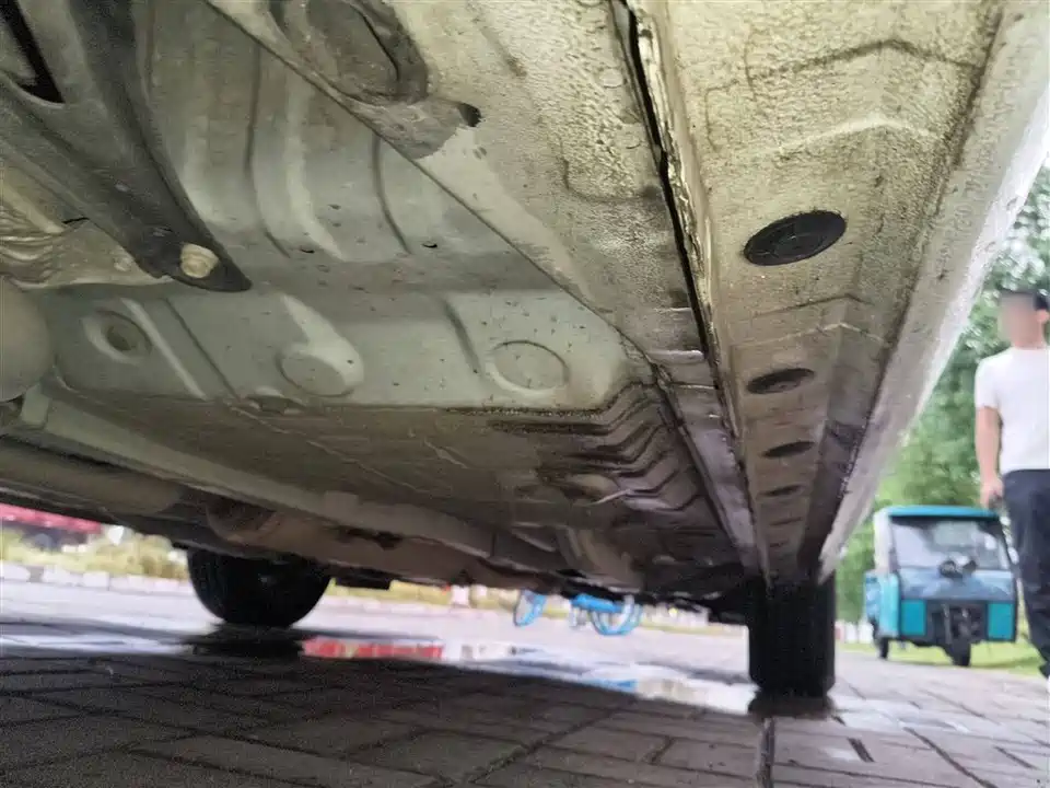 Toyota YARiS L to enjoy