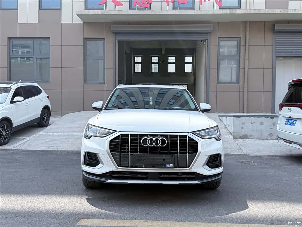 Audi Q3, 2023 2