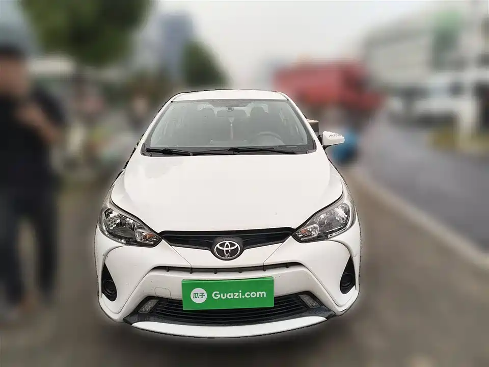 Toyota YARiS L to enjoy