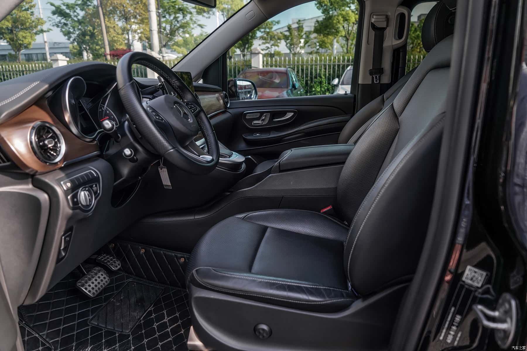 Mercedes-Benz V-Class, 2022 11