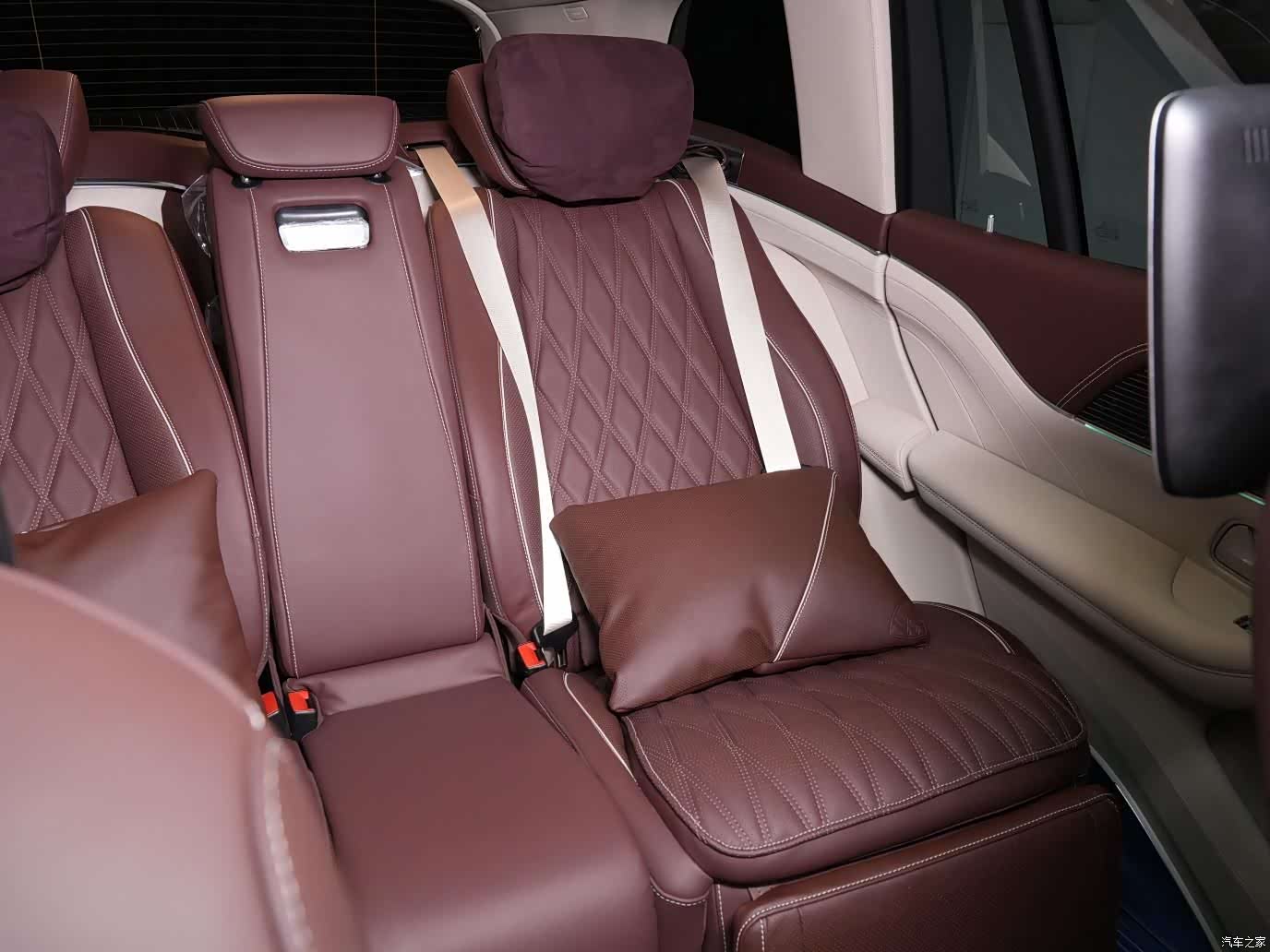 Maybach GLS, 2024 28