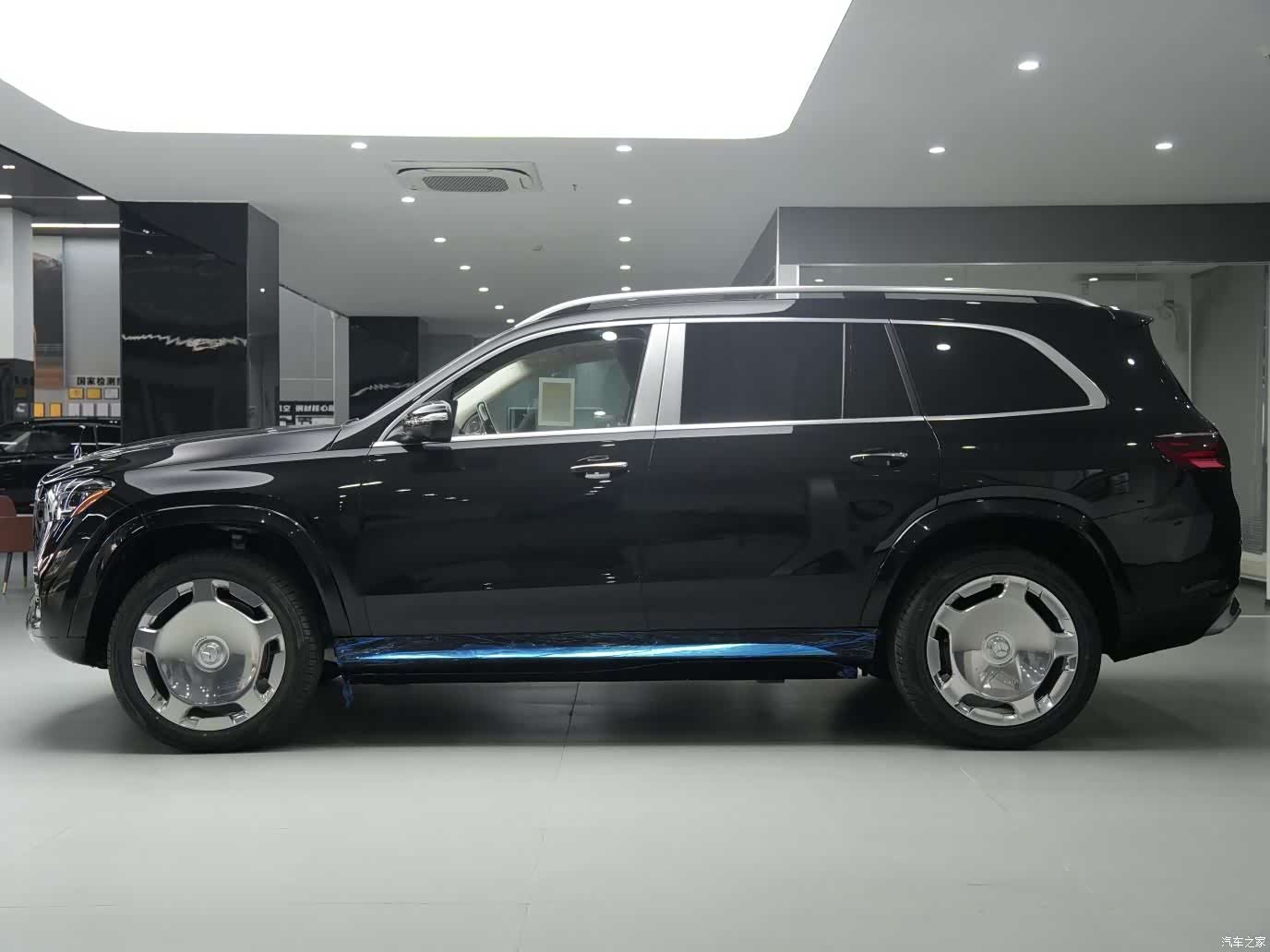 Maybach GLS, 2024 3