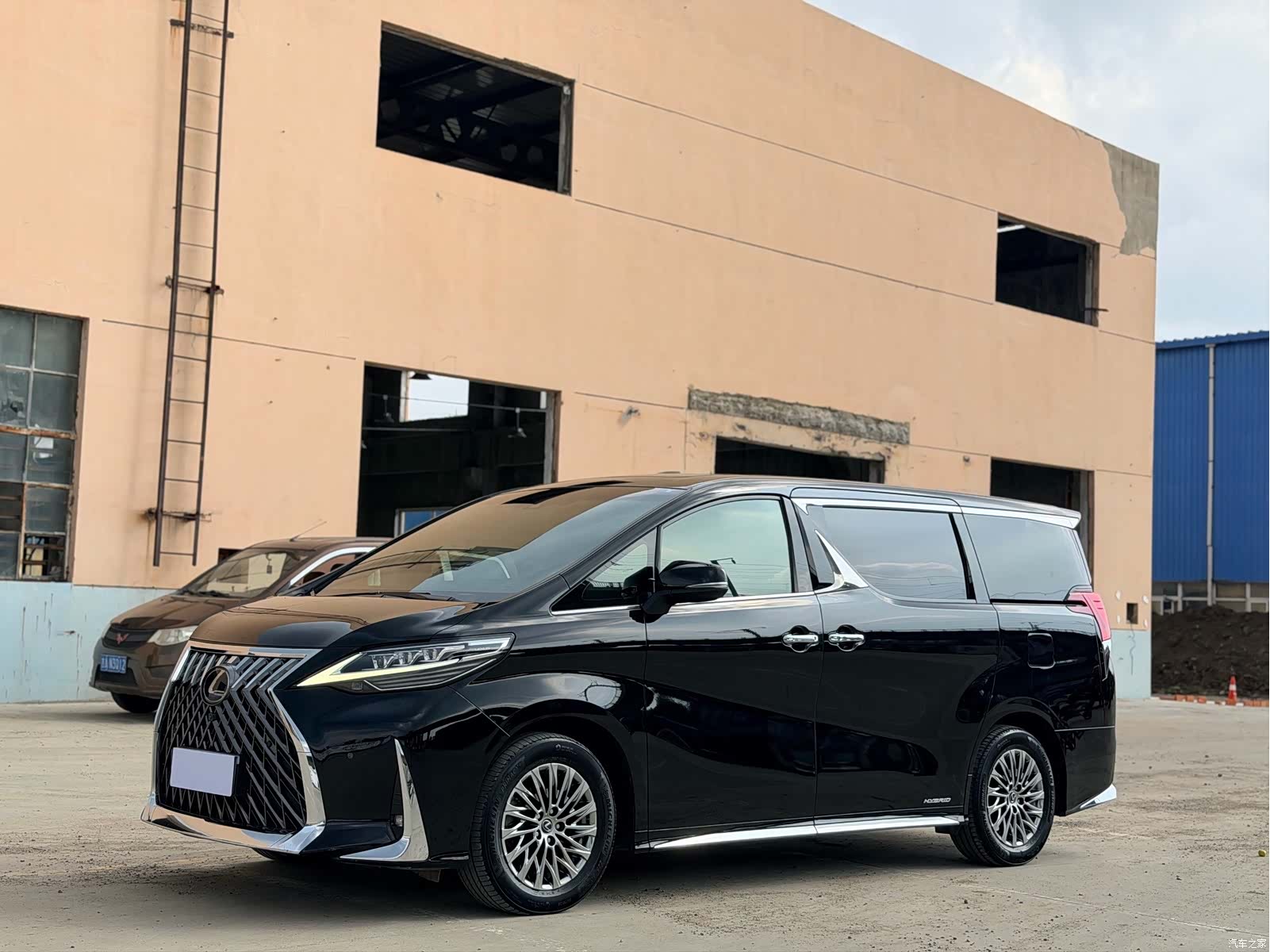 Lexus LM, 2021 1