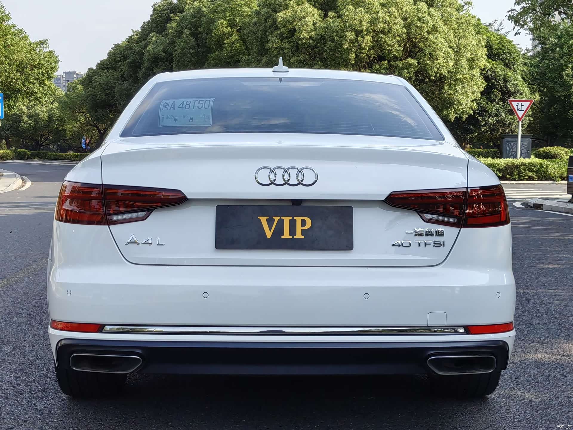 Audi A4L, 2019 все фото