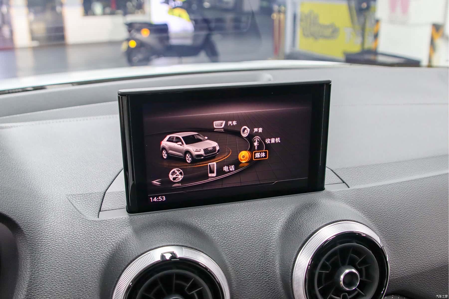 Audi Q2L, 2022 8